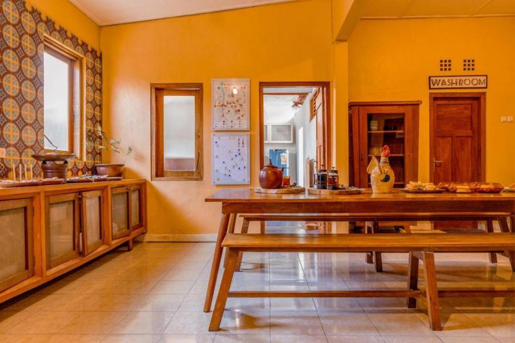 Bhumi Hostel Джок'якарта Екстер'єр фото